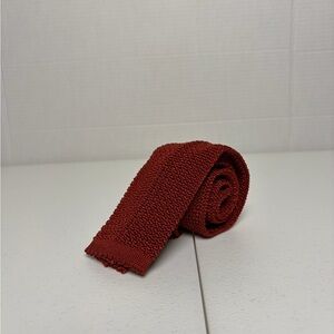 SALVATORE FERRAGAMO MEN’S RED BURGUNDY SILK KNITTED SQUARE END TIE
